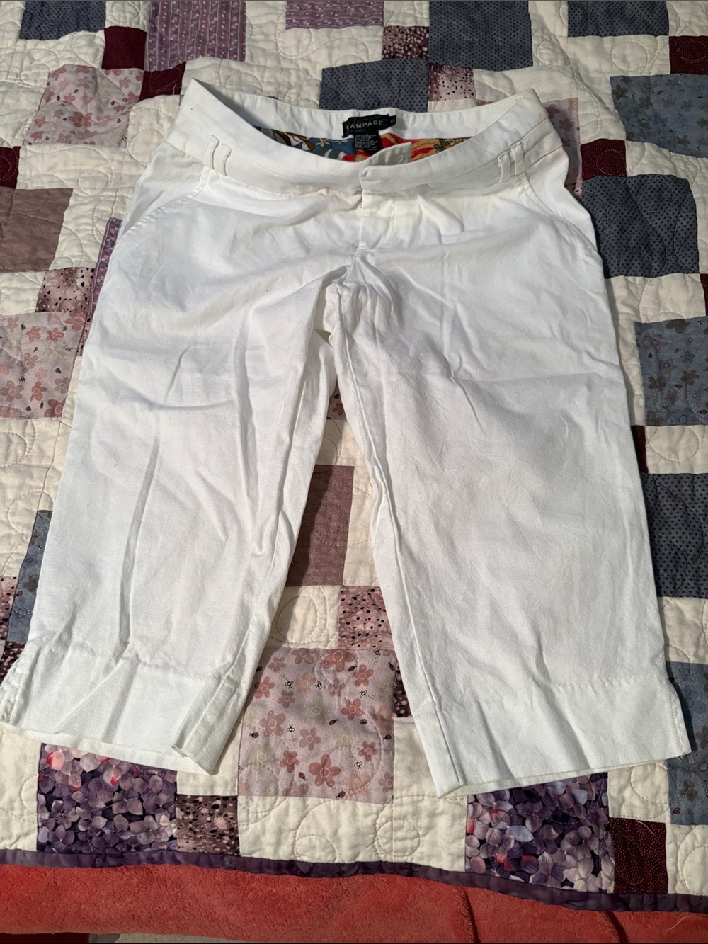 Anne Klein White Capri Pants